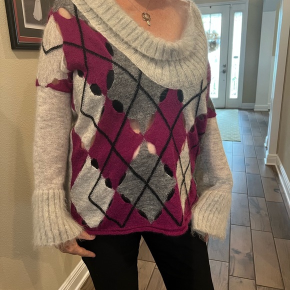 Alexander McQueen oversized off the shoulder sweater. Size Small. - Picture 7 of 7